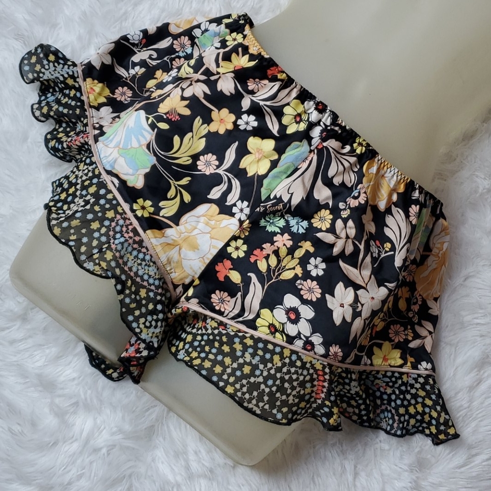 Victoria’s Secret Satin Sleep Shorts - Picture 8 of 8